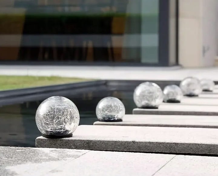 Lampa ogrodowa Kula solarna LED Szklana 15 cm Grube szkło wbijana naziemna