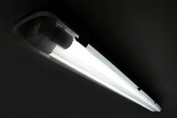 8x Oprawa hermetyczna 120 + 16x świetlówka LED